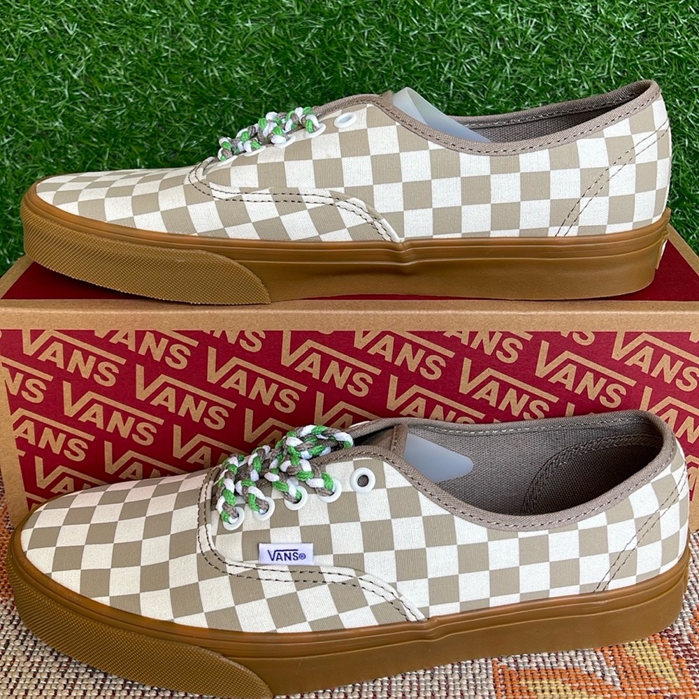 Vans WMNS Authentic
Checkerboard Moon Rock
VN0009PVCH8
Sneakers